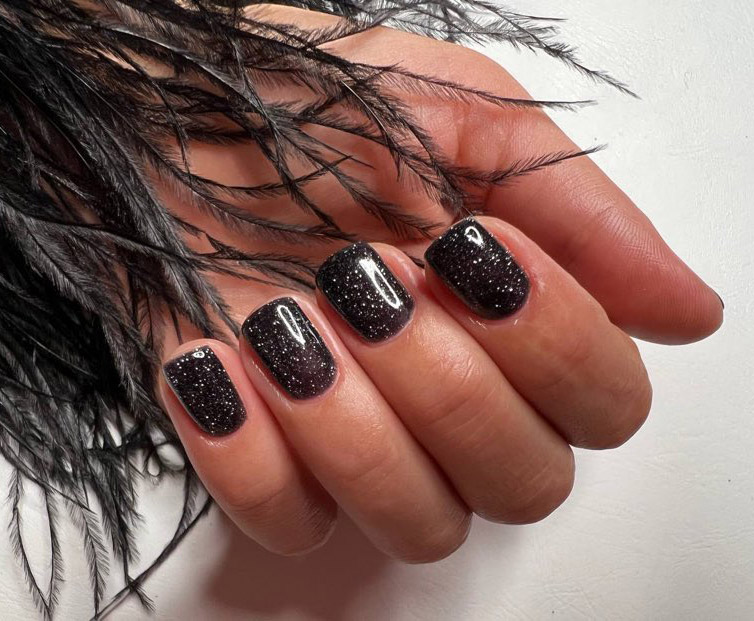 Six Mondes de Beauté, Manucure russe, Pose de vernis semi-permanent, Pose d’ongles en gel - avec gommage, masque et massage