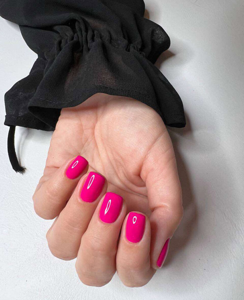 Six Mondes de Beauté, Manucure russe, Pose de vernis semi-permanent, Pose d’ongles en gel - avec gommage, masque et massage