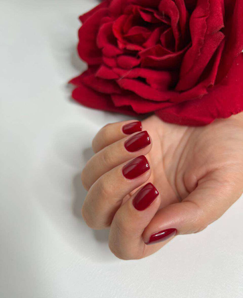 Six Mondes de Beauté, Manucure russe, Pose de vernis semi-permanent, Pose d’ongles en gel - avec gommage, masque et massage