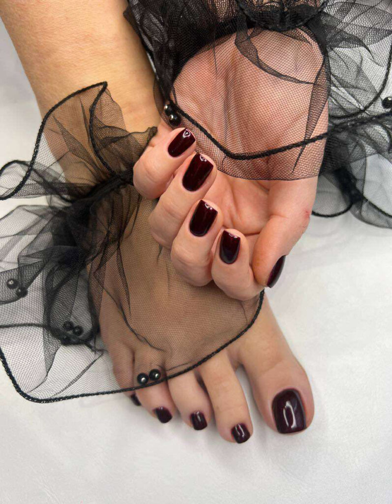Six Mondes de Beauté, Manucure russe, Pose de vernis semi-permanent, Pose d’ongles en gel - avec gommage, masque et massage, Pédicure russe et pose de vernis semi-permanent