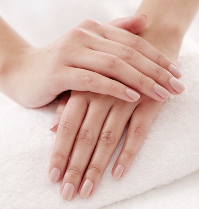 Six Mondes de Beauté, Manucure russe, Pose de vernis semi-permanent, Pose d’ongles en gel - avec gommage, masque et massage