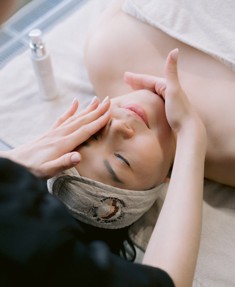 Six Mondes de Beauté - Institut de beauté à Etterbeek - Soins du visage, Nettoyage du visage par ultrasons, Soin du visage et peeling, Microdermabrasion Diamant, Soin du visage microneedling